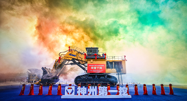 “神州第一挖”徐工700噸級液壓挖掘機(jī)下線，標(biāo)志著中國成為世界上繼德國、日本、美國后，第4個具備700噸級以上液壓挖掘機(jī)研發(fā)制造能力的國家