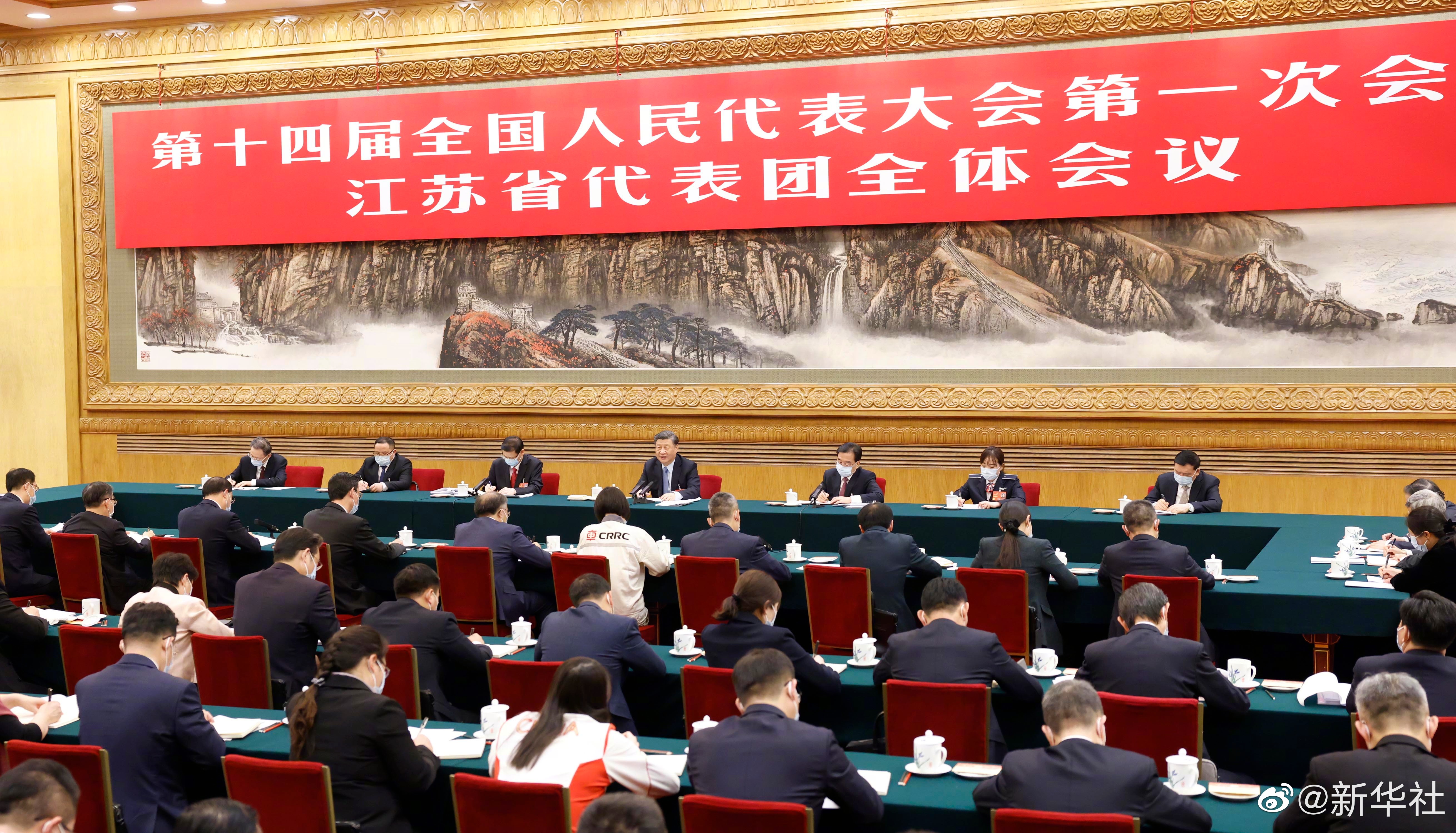 習(xí)近平總書記參加江蘇代表團(tuán)審議，現(xiàn)場聽取徐工集團(tuán)匯報(bào)發(fā)言，對徐工五年發(fā)展給予充分肯定和殷切期望