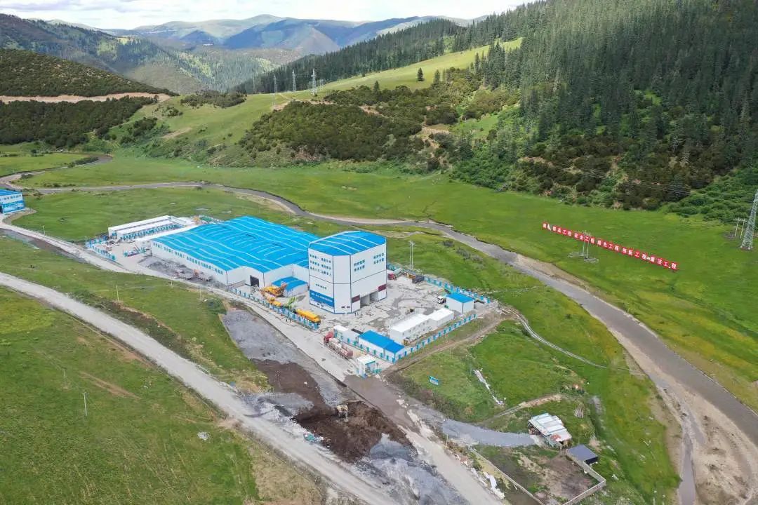 “站”立高原！徐工攪拌站助力川藏線建設(shè)！