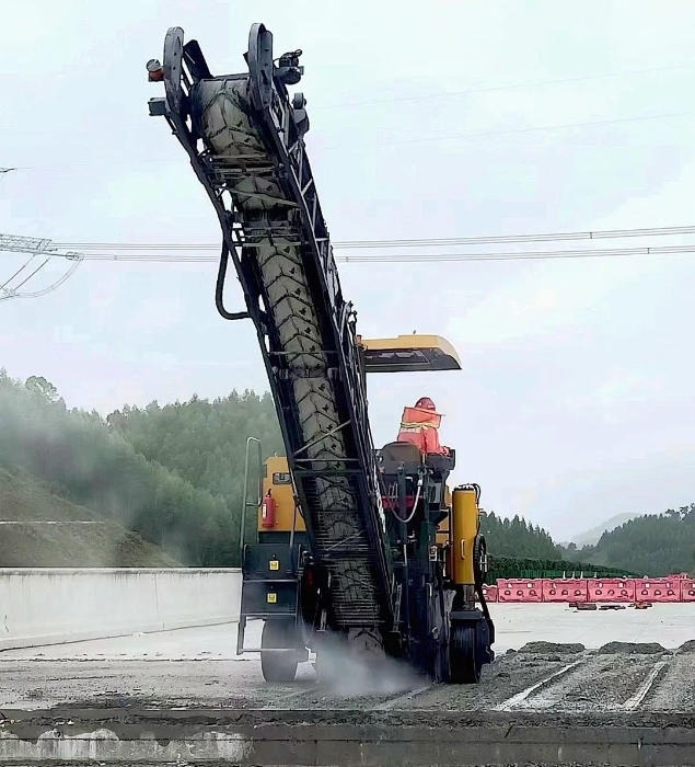 靠譜！徐工銑刨機(jī)化身“護(hù)路使者”助力巴平高速建設(shè)！