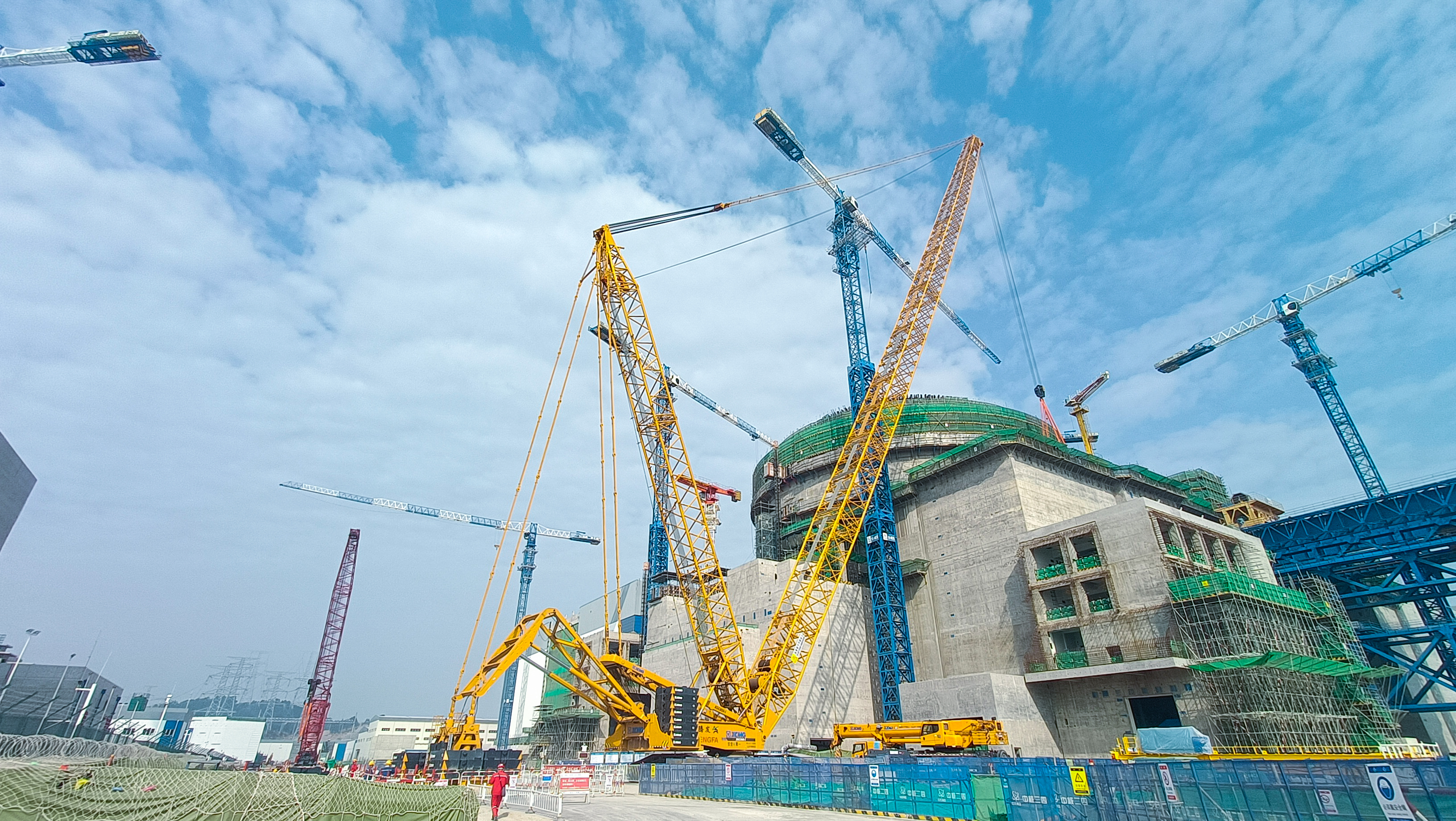 “穩(wěn)”字當頭！徐工XGC800-I履帶起重機助建福建大型核電項目