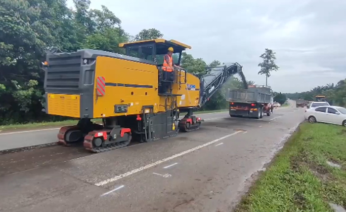 徐工成套道路機(jī)械油面施工，這次在馬來(lái)西亞！