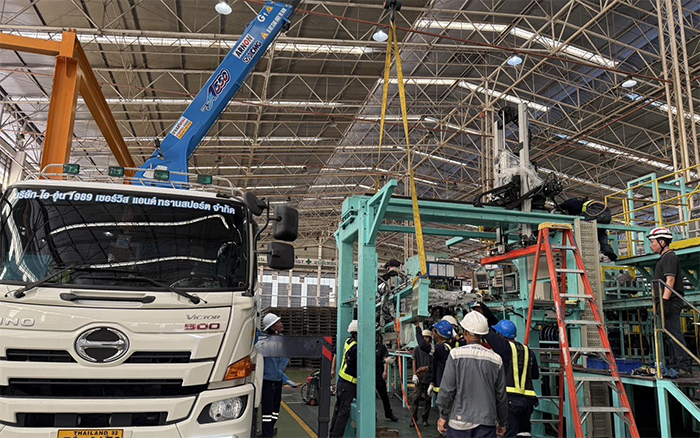 隨車吊界 “卷王” 現(xiàn)身東南亞廠房，一機頂十臺