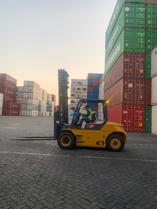 徐工叉車批量進(jìn)駐廈門港，一站式解決方案賦能港口物流新升級(jí)