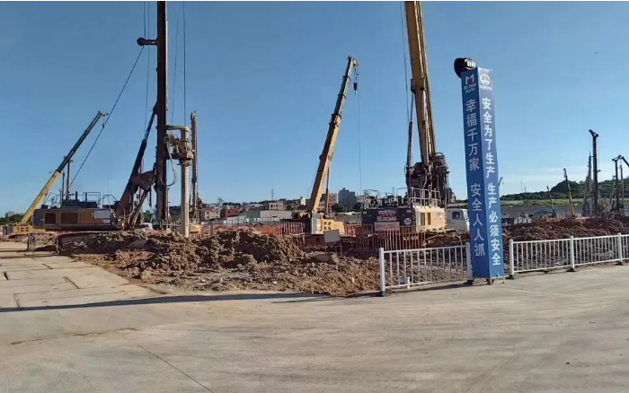 粘土 + 花崗巖地層 “攔路虎”？徐工 XR320E 旋挖鉆機高效破解助廈門軌交