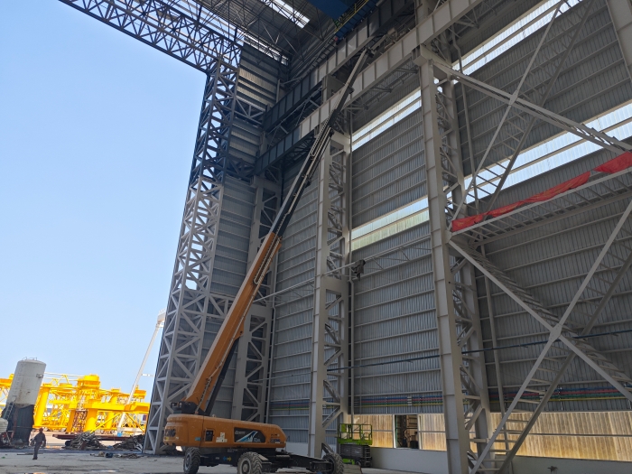 52米“巨臂”顯神通！徐工純電動高空作業(yè)平臺高效攻堅藍水海洋車間擴建
